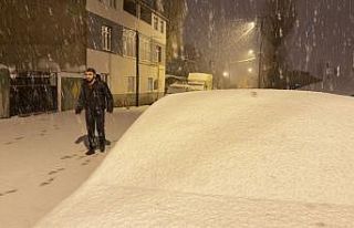 Sarıkamış’a kış geri döndü: Kar kalınlığı...
