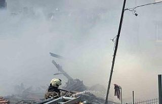 Sarıyer’de alev alev yanan gecekondu kullanılamaz...