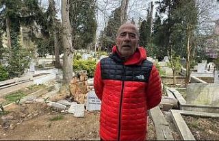 Sarıyer’de fırtınada devrilen ağaçlar mezarlara...