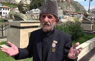 Sattığı keçilerinin parasını alamayan yaşlı...