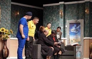 Şehir tiyatroları "Bugün git, yarın gel"...