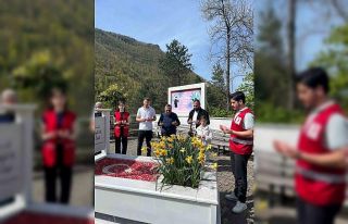 Şehit Jandarma Uzman Arif Demirel, kabri başında...