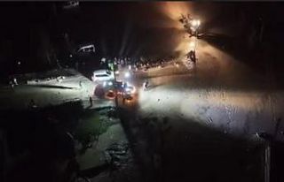 Sele kapılan araçtaki 2 kişi hayatını kaybetti,...