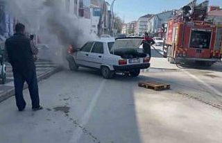 Seyir halindeki araçta yangın paniği