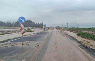 Siirt-Batman karayolunda taşkın nedeni ile ulaşım...