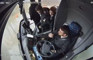 Siirt’te otobüste fenalaşan genç kız hastaneye...