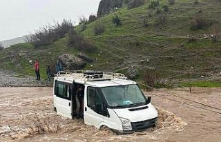 Siirt’te selde mahsur kalan kalp hastası kadın...