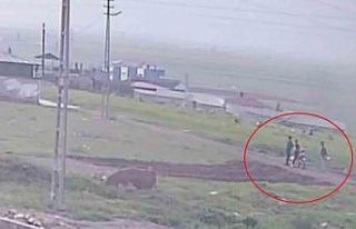 Silahla çevreye defalarca ateş eden 3 çocuğun...