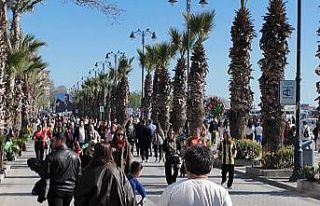 Silivri’de güneşli havayı fırsat bilenler sahile...