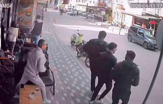 Simav’da 4.8 büyüklüğünde deprem anı kamerada