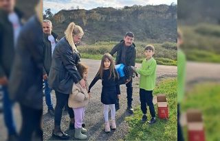 Sinop’ta minik öğrenciden yaralı güvercine şefkat...