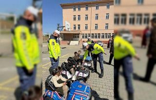 Sinop’ta minikler eğlenerek trafik kurallarını...