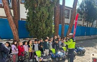 Sinop’ta minikler trafiği eğlenerek öğrendi