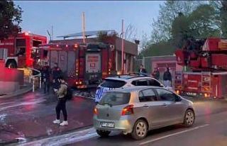 Şişli’de plaza otoparkındaki elektrikli otomobil...