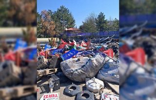 Sivas Belediyesi zabıta ekipleri kaldırım işgallerine...