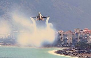 SOLOTÜRK Antalya’da nefes kesti: 23 Nisan kutlamalarında...