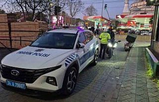 Sultangazi’de motosiklet yayaya çarptı: Kaza anı...