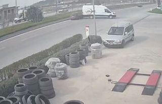 Sürücüsüz minibüs yola çıktı, seyir halindeki...