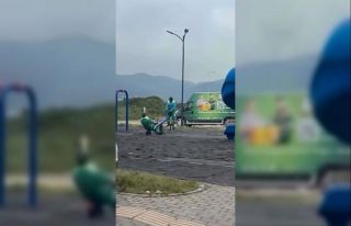 Tahteravalliye binen temizlik işçileri güldürdü