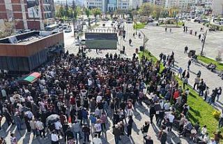 Taraftarlar Elazığspor maçını kentin göbeğinde...