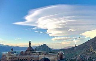 Tarihi İshak Paşa Sarayı, mercek bulutları altında...