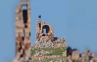 Tarihi yapıda tepki çeken halay