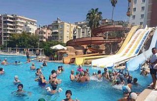 Tarsus’ta çocuklara güvenli yüzme imkanı sağlayan...