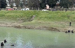 Tarsus’ta ırmakta kaybolan genci arama çalışmaları...