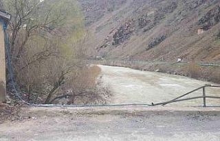 Taşbaşı Köprüsü hasar gördü