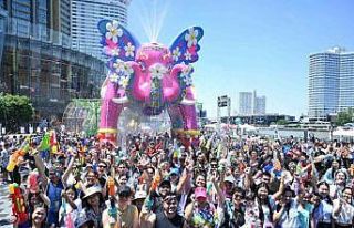 Tayland’ın en büyük bayramı Songkran Su Festivali...