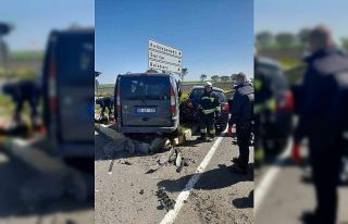 Tekirdağ’da hafif ticari araç ile otomobil çarpıştı:...