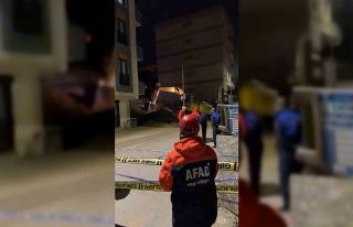 Temel kazısında toprak kaydı, çatırdama sesleri...