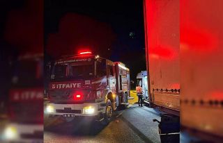 Tıra yandan çarpan otomobilde 1 kişi öldü, 1...