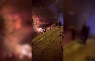 Tufanbeyli’de çıkan yangında ev ve ahır küle...