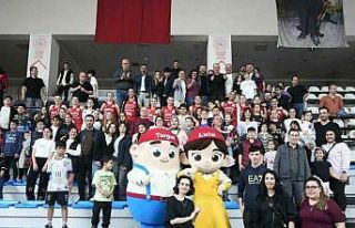 Turgutlu’nun perilerinden Play-Off’a muhteşem...