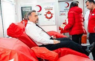 Türk Kızılay’dan Oktay Kaynarca ile kan bağışı...