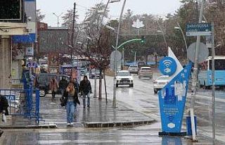 Türkiye baharı yaşarken, Erzurum güne lapa lapa...
