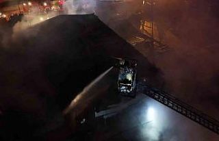 Tuzla’da polyester fabrikasında yangın: Ekipler...