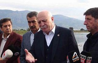 TZOB Genel Başkanı Bayraktar, Manisa’da su altında...