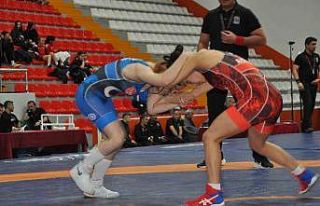 U15 Türkiye Güreş Şampiyonası Kars’ta devam...