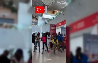 Ugandalı "Hypers Kids Africa" grubundan...