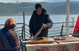 Ulubat Gölü’nde su çok olunca yakalanamayan turna...