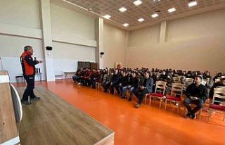 Üniversite öğrencilerine uygulamalı "afet"...