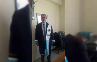 Üniversitede daire başkanı makam odasında hayatını...