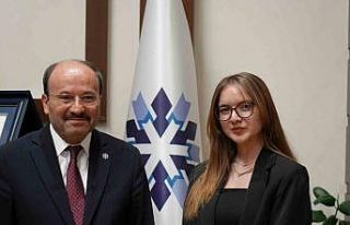 Üniversiteli Gizem, Rektör Çakmak’ın bir günlük...