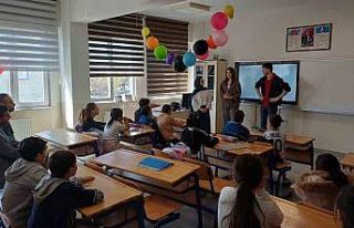 Üniversiteliler miniklere zorbalıkla baş etmeyi...