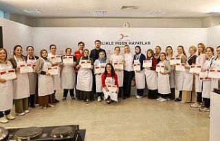 Ünlü şef Danilo Zanna depremzede kadınlarla aynı...