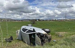 Uşak’ta otomobil tarlaya devrildi: 4 kişi yaralandı