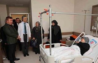 Vali Aydoğdu, hastaların durumu hakkında bilgi...
