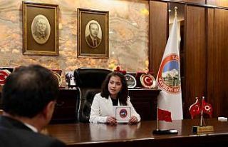 Vali Çiçek’in makamı 23 Nisan’da çocuklara...